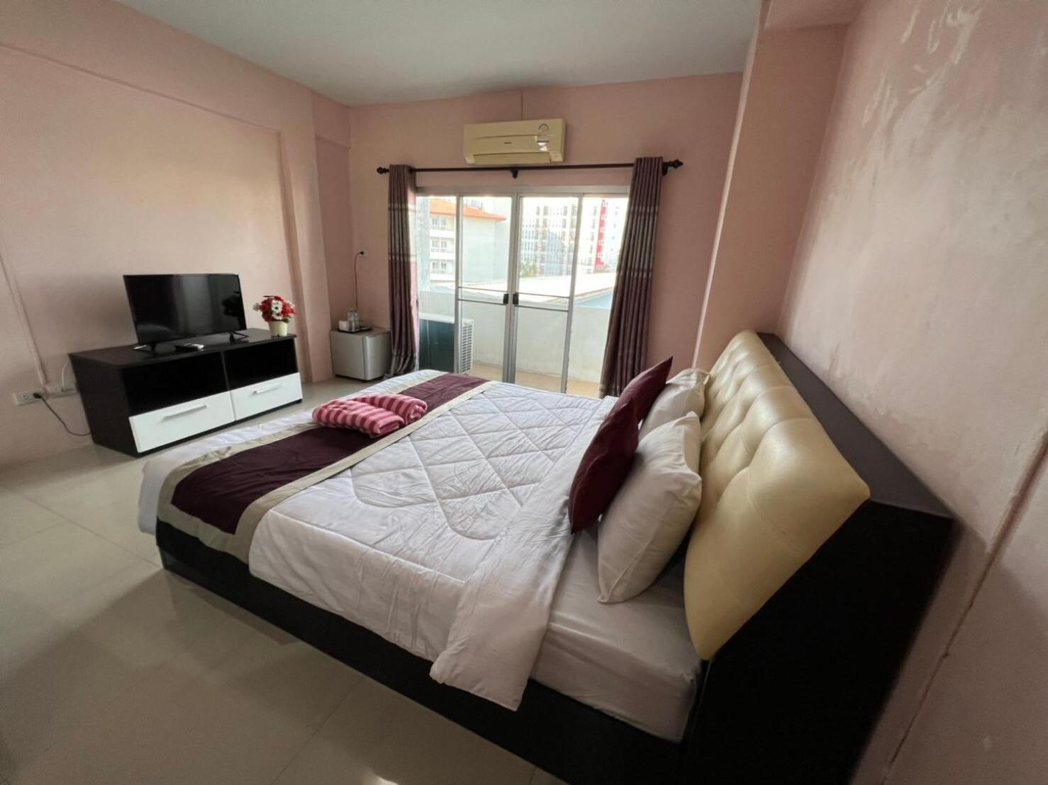 Kjs Pattaya Hotel Екстериор снимка