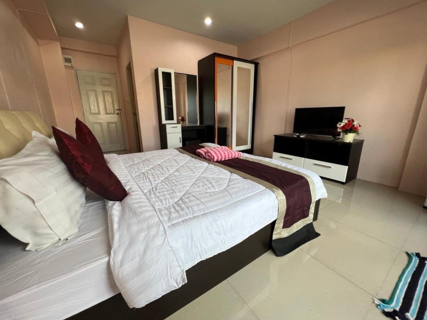 Kjs Pattaya Hotel Екстериор снимка