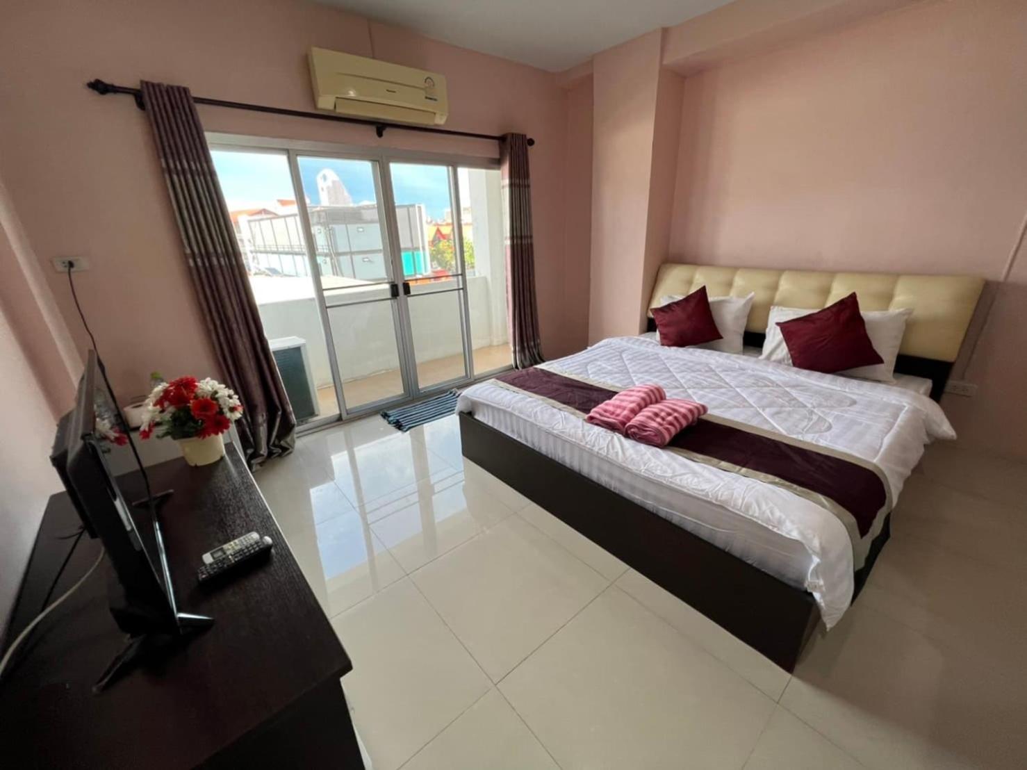 Kjs Pattaya Hotel Екстериор снимка